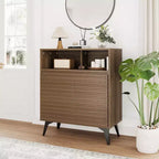 Credenza a buffet Mid Century Modern con ante a coste e gambe in metallo, elegante madia per soggiorno con ampio spazio di archiviazione