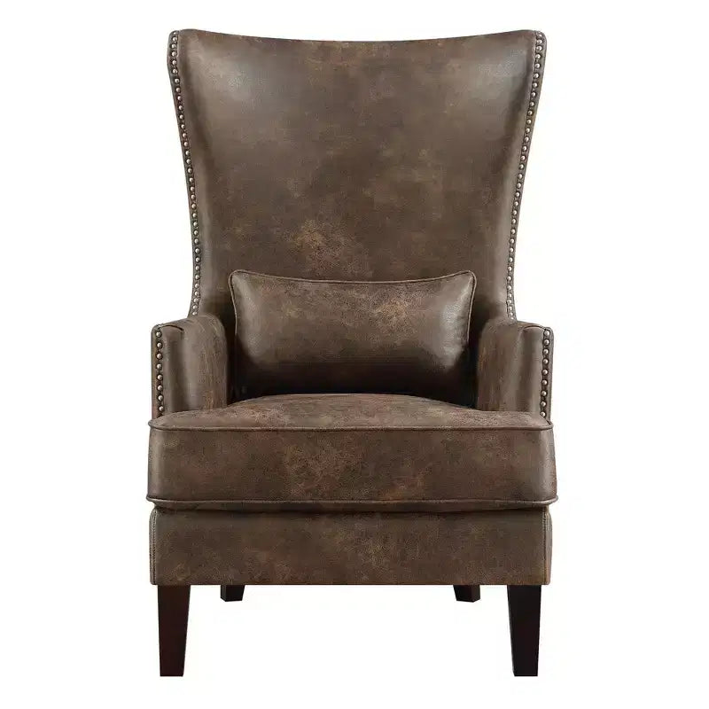 Sedia Elia marrone toffee con chiodini cromati: poliestere imbottito, borchie, struttura in legno