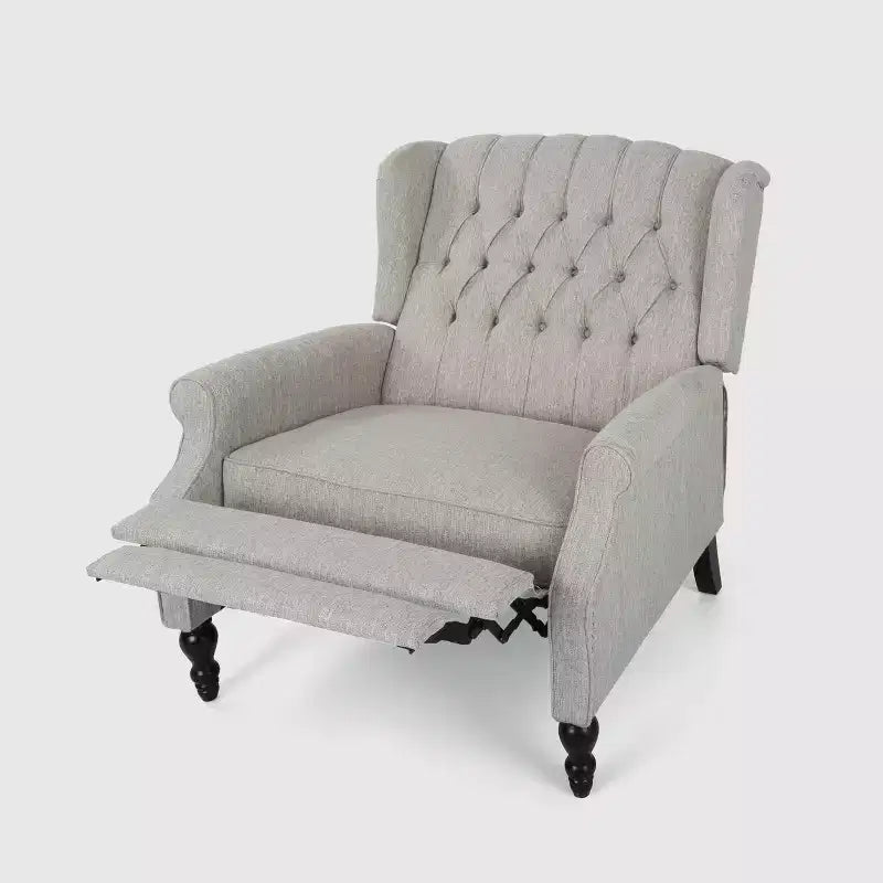 Poltrona Reclinabile Grande Apaloosa con Schienale Alto e Schienale a Pressione Grigio Chiaro: Trapuntata, Profili Borchiati, Gambe in Legno