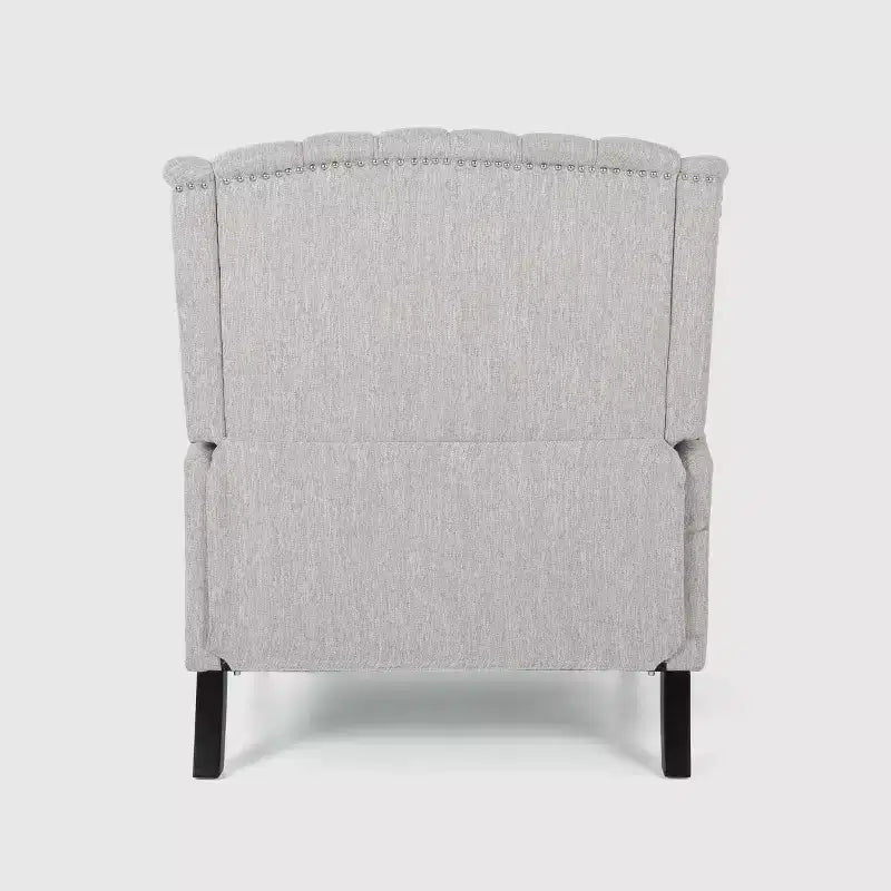 Poltrona Reclinabile Grande Apaloosa con Schienale Alto e Schienale a Pressione Grigio Chiaro: Trapuntata, Profili Borchiati, Gambe in Legno