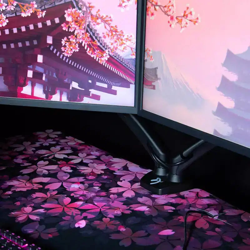 Scrivania Gaming e Ufficio Curva Ultrawide Edizione Speciale e Tappetino per Mouse Lavabile e 3 Fori Personalizzati per Supporti Monitor con Gestione Cavi